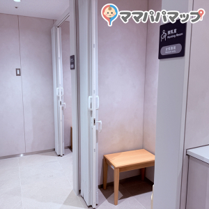 大井町トラックス(2F ベビー休憩室)の授乳室・おむつ替え台の写真(4枚目)