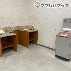 オムツ台、ゴミ箱、ゴミ袋あります