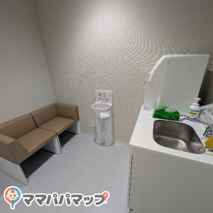 安中市役所(1F)の授乳室・おむつ替え台の写真(2枚目)