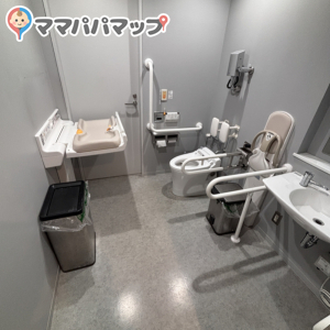 オムツ台を開いた状態の全体の雰囲気