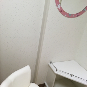 背合わせで3席です。