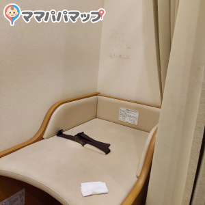 授乳室のところのおむつ替え台