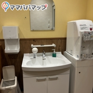 ホームプラザナフコ富合店(1F)の授乳室・オムツ替え台情報 画像5