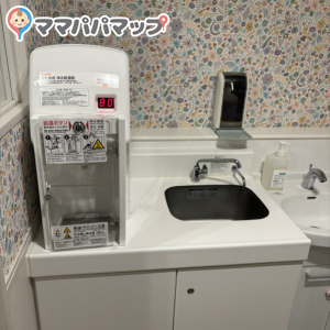 調乳用のお湯と洗面台（子供用もあり）