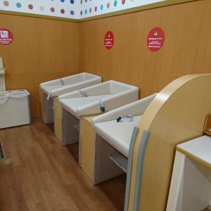 イオン大和郡山店(3階 赤ちゃん休憩室)の授乳室・おむつ替え台の写真(9枚目)