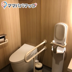 ブルーリーフカフェのオムツ替え台情報 画像2