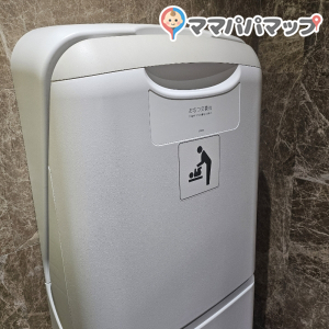 品川インターシティ(B1F 多目的トイレ内)のオムツ替え台情報 画像2