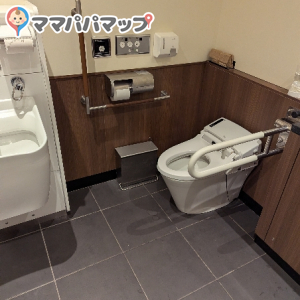 スターバックス(1F)のオムツ替え台情報 画像2