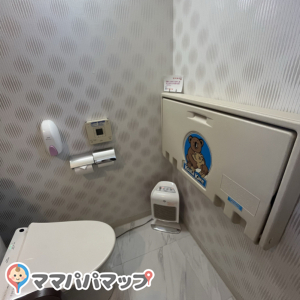 りかデンタルクリニックのオムツ替え台情報 画像1