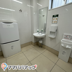スギ薬局　東静岡店のオムツ替え台情報 画像1