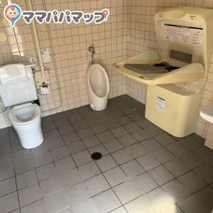 安芸広域公園里のゾーンのオムツ替え台情報 画像1
