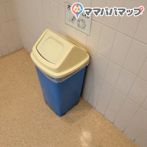 3階女子トイレ内