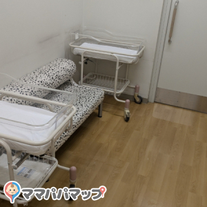 安城更生病院小児科内(2F)の授乳室・おむつ替え台の写真(1枚目)