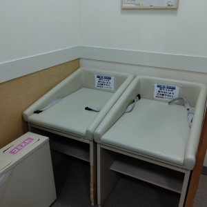 おむつ交換ベッド