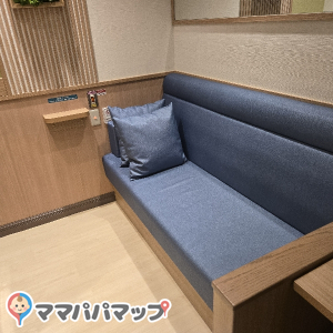 ららぽーと立川立飛(3F 南側ベビー休憩室)の授乳室・おむつ替え台の写真(2枚目)