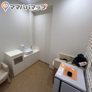 直産市場よってって南紀の台の授乳室・おむつ替え台の写真(1枚目)