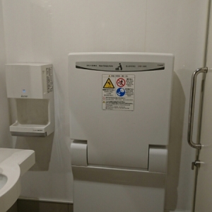 ファミリーマート 板橋ハッピーロード大山店(2F)のオムツ替え台情報 画像1