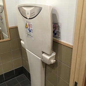 くら寿司 流山青田店(1F)のオムツ替え台情報 画像2