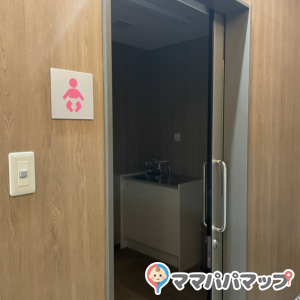 ゆりまち袖ケ浦駅前モール(2F)の授乳室・おむつ替え台の写真(1枚目)