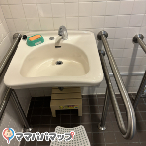 柴田町図書館(1F)の授乳室・オムツ替え台情報 画像2