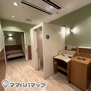三井アウトレットパーク 倉敷(1F 総合案内所奥)の授乳室・オムツ替え台情報 画像3
