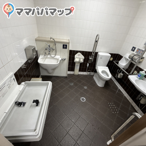 株式会社マツヤスーパー　山科三条店(2F)のオムツ替え台情報 画像1