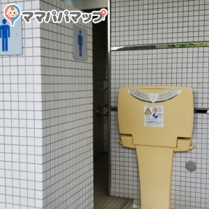 スカイタワー門前トイレ(1F)のオムツ替え台情報 画像3