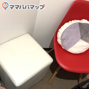 ほけんの窓口 三鷹駅前店(2F)の授乳室・おむつ替え台の写真(1枚目)