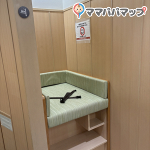 ユニクロ2階(2F)の授乳室・オムツ替え台情報 画像5