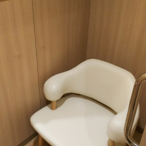 肘おきあります