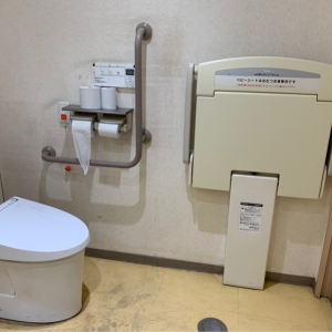 ジョーシン奈良店(1F)の授乳室・おむつ替え台の写真(1枚目)