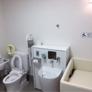 シャンブルイオンタウン酒田店(1F)のオムツ替え台情報 画像3