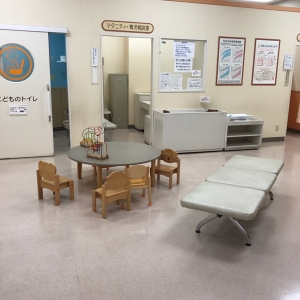 中には子供用のテーブルがありました