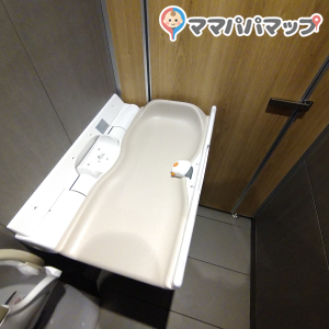 マクドナルド反町店(1F)のオムツ替え台情報 画像6