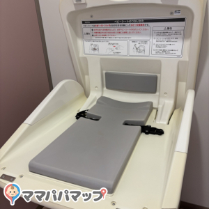 トヨタカローラ島根（株） 黒田店(1F)のオムツ替え台情報 画像1