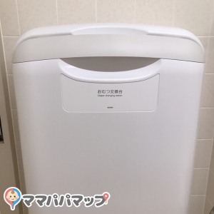 4F 多目的トイレ内にもオムツ交換台あり