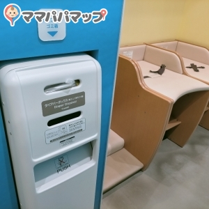 おむつ台、ゴミ箱