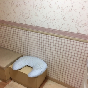 授乳室内