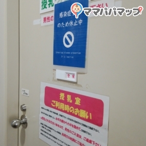2020年7月31日現在、オムツ換え台はつかえますが授乳室はコロナ対策で使用不可です