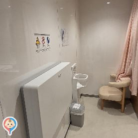 ビックカメラ3階女性トイレ内(3F)の授乳室・オムツ替え台情報 画像1