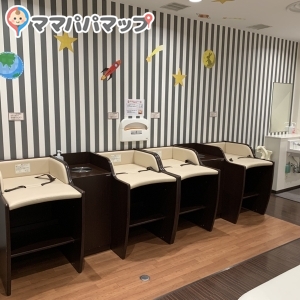イオンモール大和郡山(2F)の授乳室・おむつ替え台の写真(2枚目)