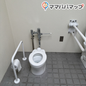 公衆トイレ(B1)のオムツ替え台情報 画像3