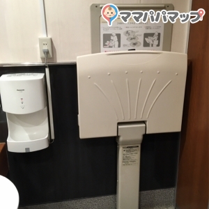 ヴィクトリアステーション 旭町店(1F)のオムツ替え台情報 画像1