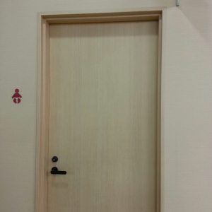 ノックするか、扉を開けないと空室かわからない