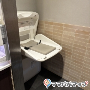 倉敷珈琲 桜塚店(2F)のオムツ替え台情報 画像1