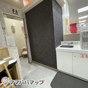 ロピア弘前店　フードコート(1F)の授乳室情報 画像2