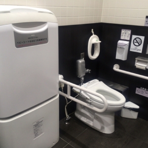 多目的トイレの全体