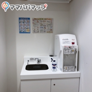 販売者のロゴ としまみどりの防災公園 イケ・サンパーク IKE SUNPARK管理事務インフォメーションセンター(1F)の授乳室・オムツ替え台情報 画像6
