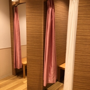 ダイバーシティ東京 プラザ(6F 西アトリウム側トイレ ベビー休憩室)の授乳室・おむつ替え台の写真(4枚目)