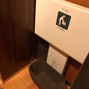 ロイヤルホスト 浦安店(1F)のオムツ替え台情報 画像1